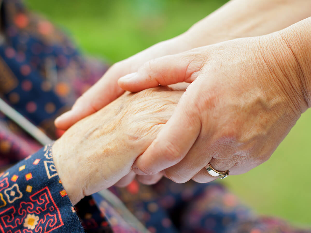 Do’s and Don’ts When Caregiving for a Grieving Person
